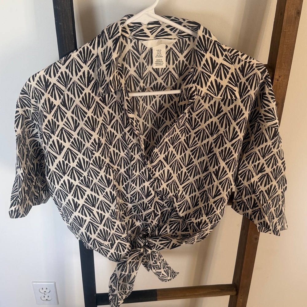 Black and White Geometric Wrap Top - Picture 1 of 4